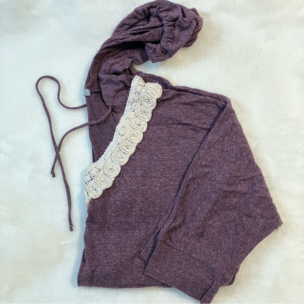 Delia’s Hooded 3/4 Sleeve Top